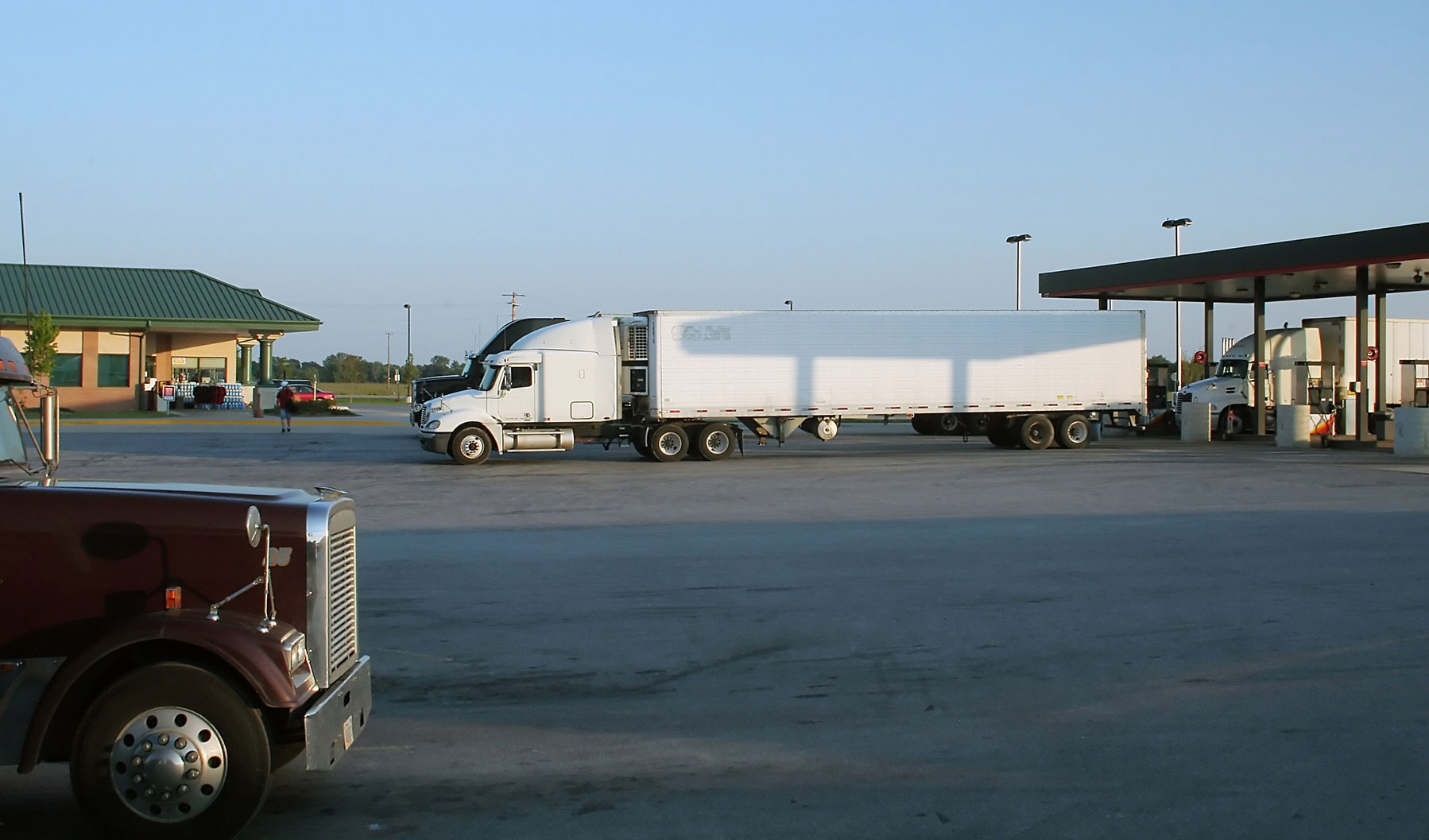K&B Transport Inc trucks